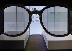 sedak tempered+ vs. conventional tempered glass. ©sedak/Intercom Facades