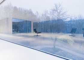 Architektur mit großen Fensterfronten: typischer Einsatz von Glas ©Rene Müller