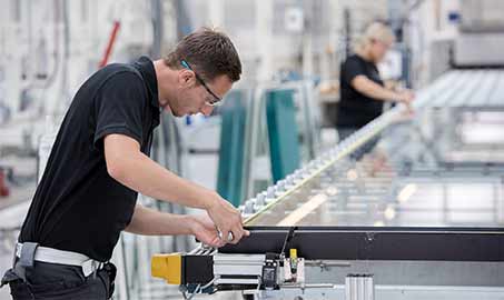 Ausbildung Flachglasmechaniker_Qualitätsprüfung