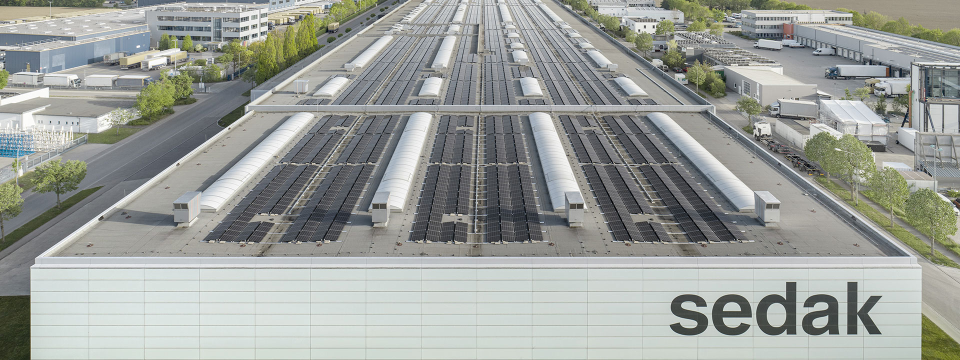 photovoltaic system on sedak production hall in Gersthofen. ©HG Esch